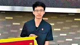 北京执行助理法官白彬卷巨款潜逃日本。