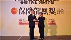 臺銀人壽總經理劉啟聖（左）遭控咆哮、刁難下屬，遭申訴職場霸凌。（臺銀人壽提供）
