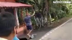 男子斬首大嫂…竟提血淋淋頭顱兇刀街上晃（圖／翻攝Ｘ）