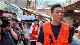 四叉貓則嘲諷，幹嘛道歉？這次國民黨最大的贏家就是賴苡任，半夜睡覺也會偷笑吧！（圖／翻攝自四叉貓、賴苡任臉書）