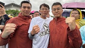 黃帝穎律師：31:0的問題不在李孝亮(右一)、賴苡任(左一)，問題在國民黨害台四大犯行。(圖/翻攝自李孝亮臉書)
