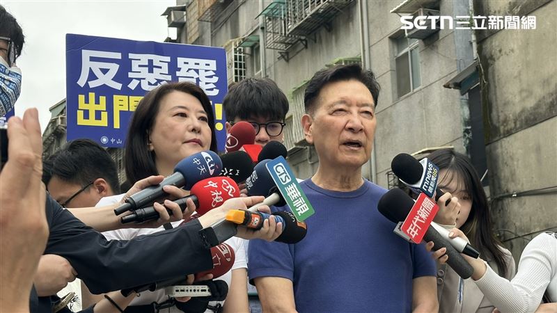 趙少康（右）認為，立委被罷免，地方首長都有責任。（圖／記者詹宜庭攝影)