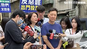 中廣前董事長趙少康今（8）日陪同國民黨立委王鴻薇掃街前受訪。（圖／記者詹宜庭攝影)