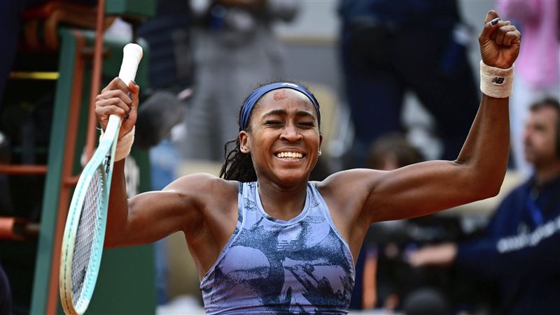 葛芙（Coco Gauff）在法網讓1追2大逆轉，奪得生涯第2座大滿貫金盃。（圖／美聯社／達志影像）