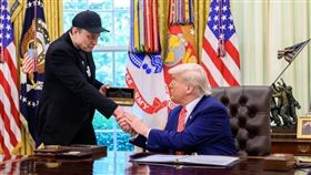 ▲馬斯克自曝：我有天生有強迫症，這種個性讓我在面對失敗的皮很厚。（圖／翻攝自THE WHITEHOUSE網站） 