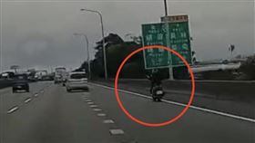 又有機車騎士闖國道狂飆路肩！警方要罰了