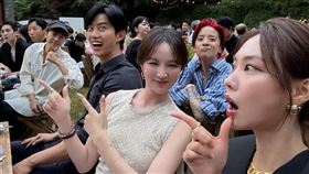 ▲miss A昔日成員Jia（孟佳）、Fei（王霏霏）都出席婚禮。（圖／翻攝自IG @mjbaby0203）