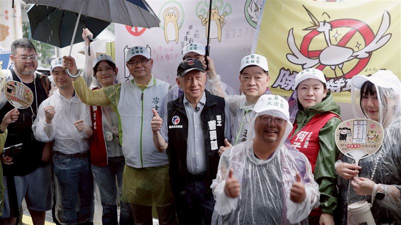 曹興誠表示,曾經抱怨林右昌對支持大罷免算計過多,不夠積極,「不過昨天民進黨議員全部出面支援罷免,我的疑慮已經消除」。(圖/翻攝自曹興誠臉書)