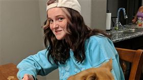 ▲奧羅克挑戰TikTok上流行的「噴劑吸嗅挑戰」心臟驟停。（圖／翻攝自Aaron O'Rourke臉書）