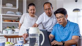 王淑娟、艾偉、陳志強。（圖／大愛提供）