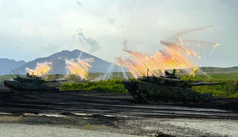 日本陸上自衛隊在境內規模最大的實彈射擊演習「富士綜合火力演習」，日前在靜岡縣的東富士演習場舉行