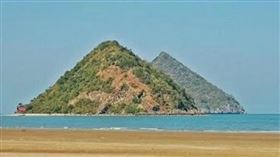 這座小島因外型酷似女性胸部而得名，距離本土僅約1公里，搭船約10分鐘可達。（@ChomSomchai X）