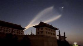 西安城牆現UFO？萬人目擊光暈 官方回應了