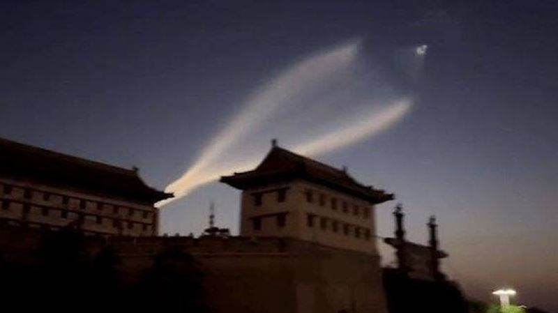 西安城牆現UFO？萬人目擊光暈 官方回應了