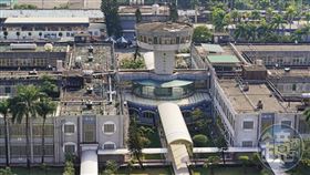 高雄監獄（圖）是性侵犯治療專區，卻爆發管理員性侵受刑人的醜聞。