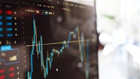 ▲美股指數週五同步收紅，激勵台股開高終場收盤小漲。（示意圖／PIXABAY）