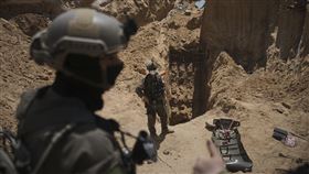 以色列軍隊8日 加薩汗尤尼斯歐洲醫院下方的地下坑道（圖／美聯社／達志影像）