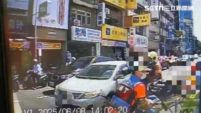 74歲單車翁被送醫救治仍不治身亡。(圖/翻攝畫面)