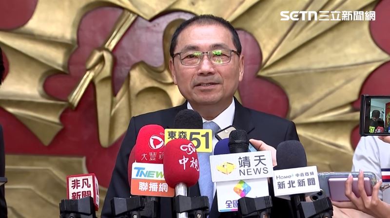 侯友宜新北市議會前受訪強調「我一定跟新北市的國民黨立委並肩作戰」。(圖/翻攝畫面)