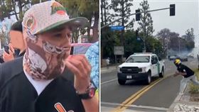 嫌犯身（左圖）身穿黑色上衣、戴鴨舌帽與圖騰面罩，被拍到向警方車輛投擲物品（右圖）。（圖／翻攝自X@CollinRugg）