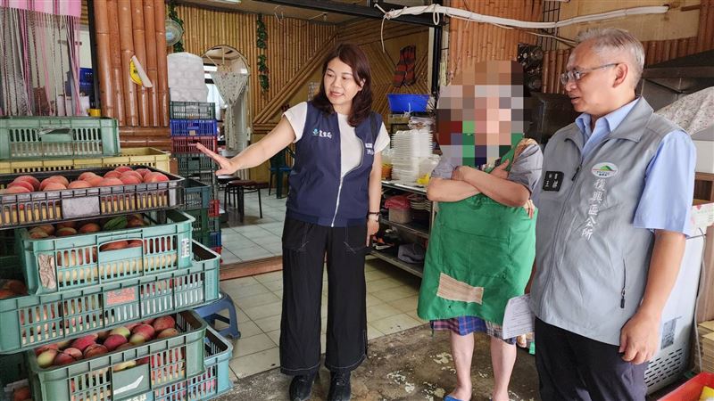 桃園市農業局以及復興區農會,今(9日)前往當地向農民進行宣導。(圖,非當事店家/桃園市農業局提供)