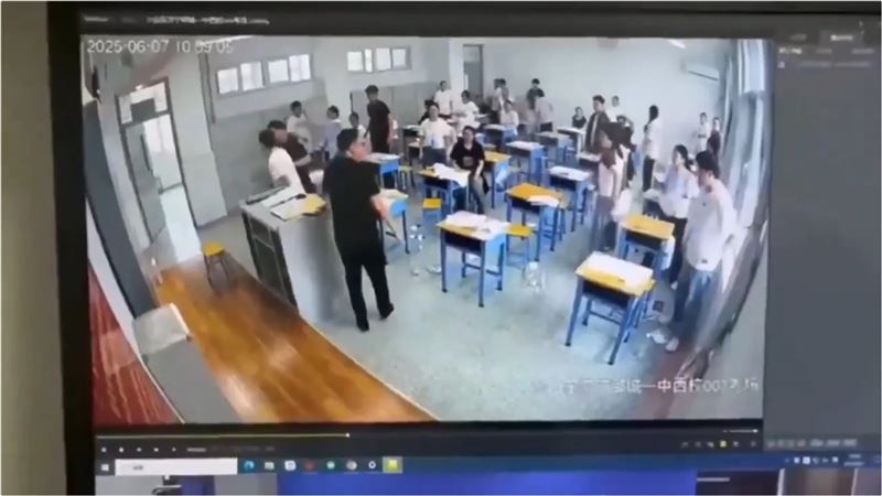 考生撕毀自己考卷後，目標轉向其他考生現場大亂，最後被帶走。（圖／翻攝X@whyyoutouzhele）