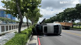 台中,自撞,車禍,翻車,疲勞駕駛（圖／翻攝畫面）