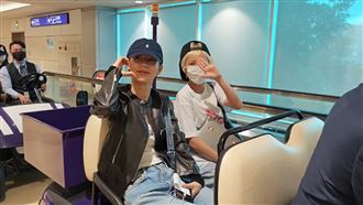 舒華回家親切揮手！i-dle更名後首度抵台