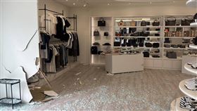 饅頭媽，捲小三風波，張男精品店，遭人開車撞進店內 (圖／翻攝畫面)	