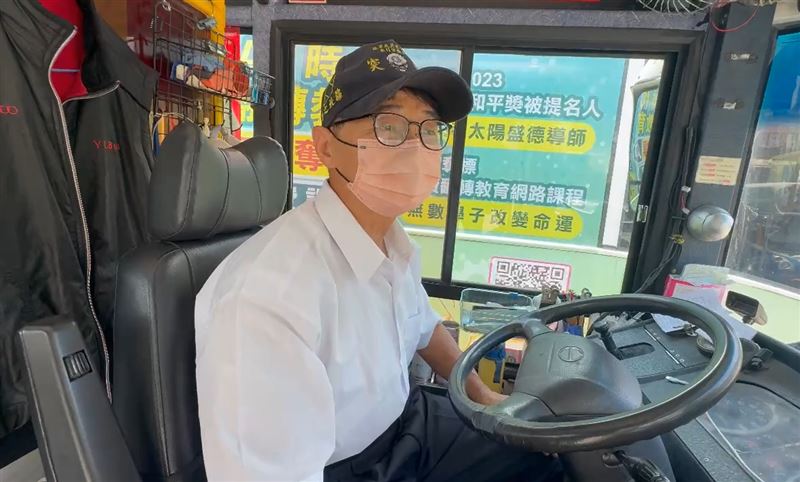 公車司機表示是以爸爸的心情，載送讀國三的歐同學回家。(圖／翻攝畫面)