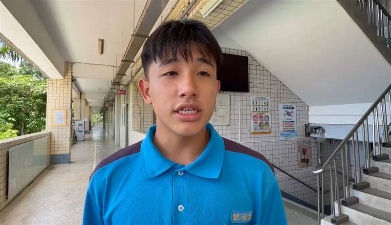 公車司機表示是以爸爸的心情，載送讀國三的歐同學回家。(圖／翻攝畫面)