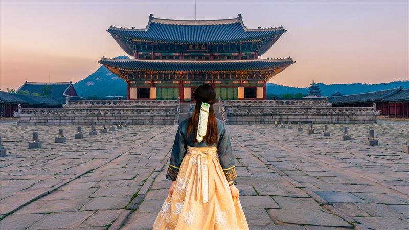 女孩們將換上傳統韓服,和團員同遊景福宮。(圖/旅天下)