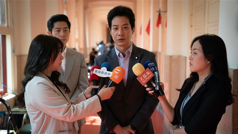 薛仕凌也捲入閃兵風波，已經自行向警方自首。（圖／CATCHPLAY+、公視、大慕可可提供）