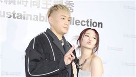 陳芳語（右）和男友陳彥文（左）首度公開合體。（圖／記者邱榮吉攝影）