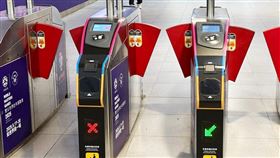 台北捷運將支援Apple Pay進站以Apple Pay進台北捷運站有譜，台北大眾捷運股份有限公司表示，正進行「閘門電子主單元模組重置案」，共安裝2361套多元支付外掛箱體，進度已超過6成，預計10月完成。（台北捷運公司提供）中央社記者楊淑閔傳真  114年6月9日