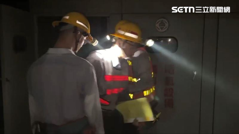 凌晨驚傳大停電，民眾從睡夢中被熱醒。（圖／翻攝畫面）