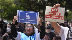 洛杉磯，美國移民，示威，抗議，美國移民暨海關執法局（ICE） （圖／美聯社／達志影像）