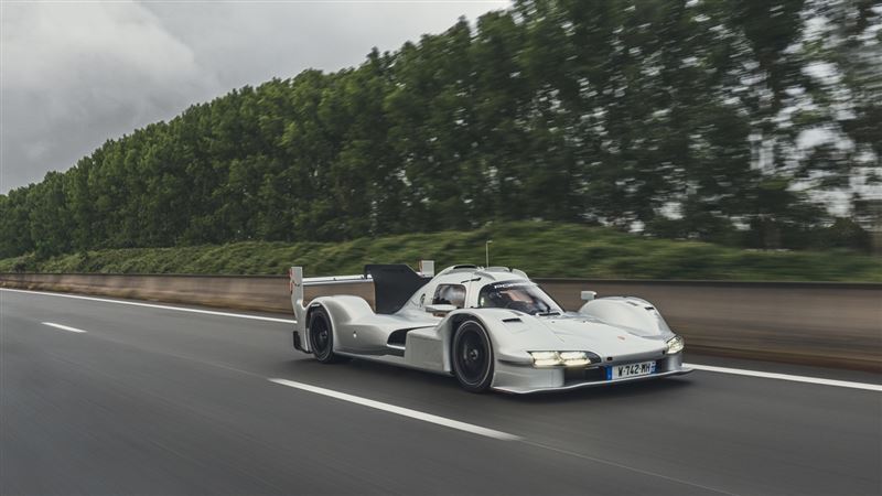 4.6升V8雙渦輪油電混合動力系統,馬力高達約680匹。(Porsche提供)