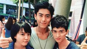 李程彬、程予希。