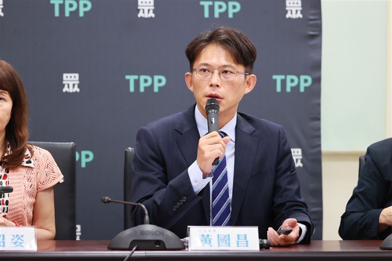 朱立倫提罷免賴清德遭質疑沒下文,黃國昌打臉「人數就不夠啊」。(圖/民眾黨提供)