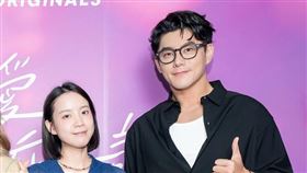 張軒睿(左起)、莫允雯、程予希、李程彬出席《有愛我們床上談》殺青酒。(圖／TVBS提供)