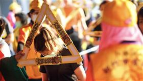 ▲夯枷消業儀式。（圖／翻攝自新聞都城隍廟官方臉書）