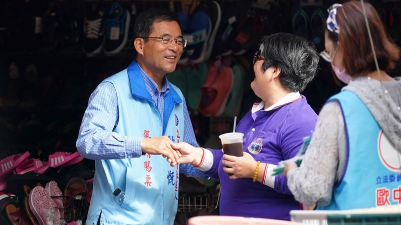 澎湖縣議員歐中慨（左）被控貪污，二審期間認罪。（圖／翻攝畫面）