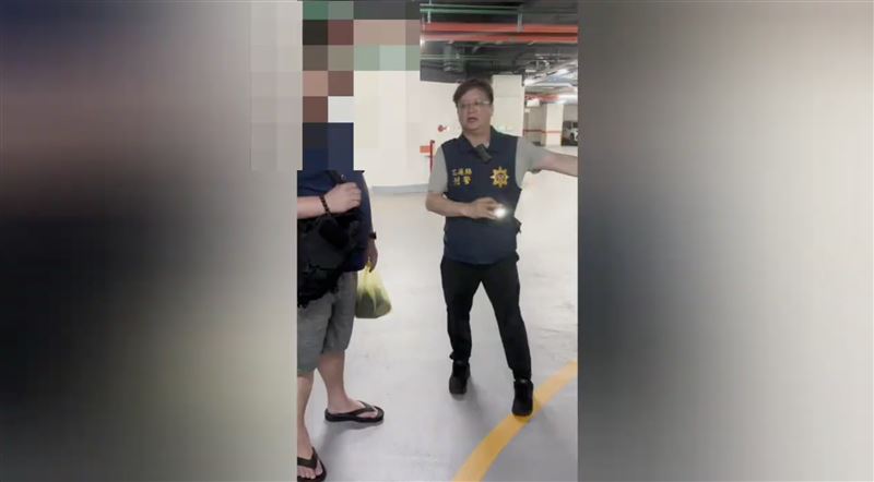 姜姓白牌車運將「不想惹事」，案發後直接返回新北市住處，遭警方拘提。（圖／翻攝畫面）