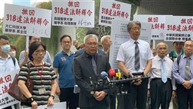 衛福部再召開「研修核釋藥事法第103條第2項後段條文規定解釋令」會議，卻未邀請藥學相關團體或代表，藥師公會與10大院校藥學系連署並赴衛福部外抗議。（圖／藥師公會全聯會提供）