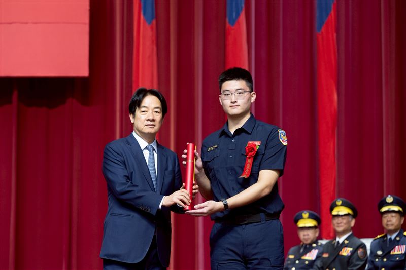 賴清德總統今(10)日出席「台灣警察專科學校專科警員班42期正期學生組畢業典禮」。(圖/總統府提供)