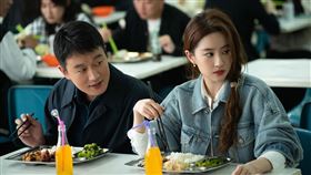 佟大為與劉亦菲飾演兄妹，兩人對戲多很快建立彼此默契。（圖／八大提供）