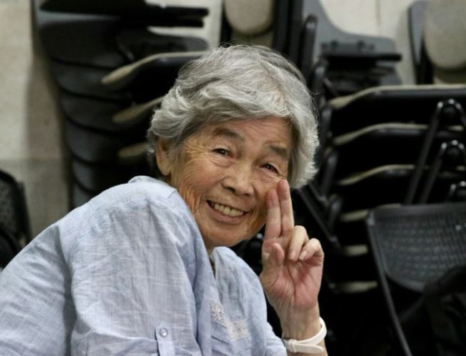 西本喜美子72歲開始學習攝影,以幽默搞笑的拍攝方式擄獲大量粉絲,不過97歲的她最終不敵病魔去世。(圖/翻攝自IG@kimiko_nishimoto)