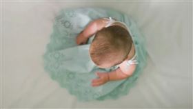 媽媽,丈夫,女兒,洗澡,妻子,變態,兒子（示意圖／Unsplash）