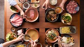 乾杯(1269)營運資源轉向增長潛力強勁的黑毛屋品牌，品牌營收較去年增長達6成，推動台灣餐飲業績成長。(圖/乾杯提供)